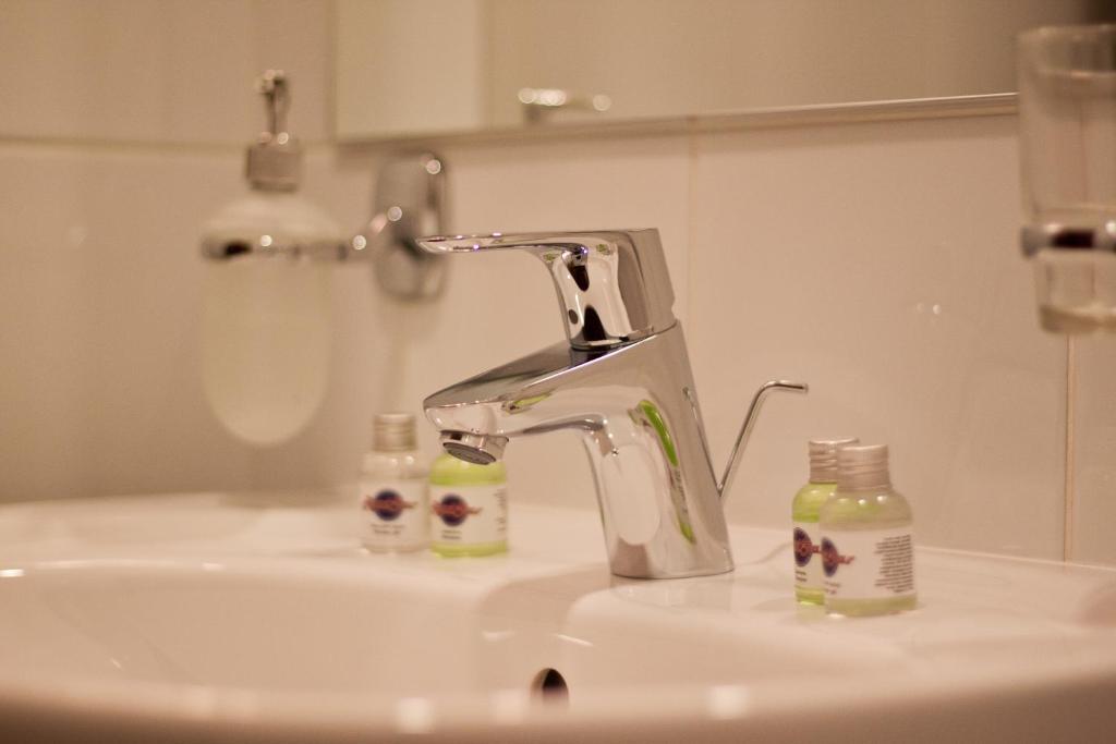 Road Star Hotel Dnipro Room photo