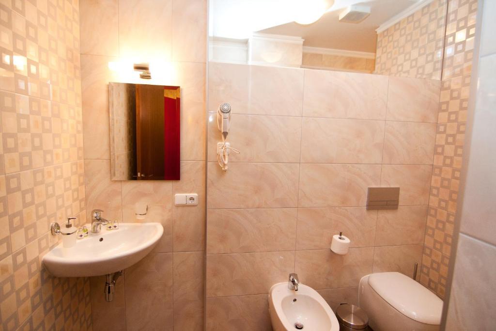 Road Star Hotel Dnipro Room photo